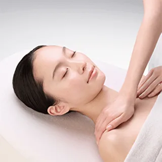 デコルテ・首・肩ケア