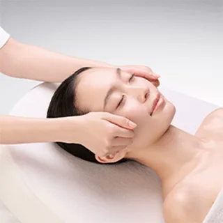 フェイシャルマッサージ