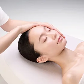 フェイシャルマッサージ