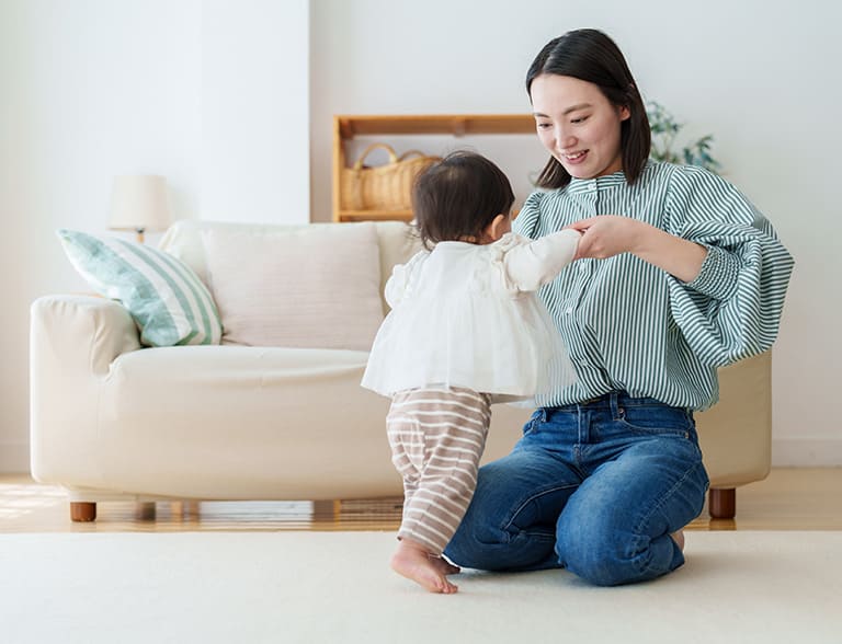 子育てをする母親