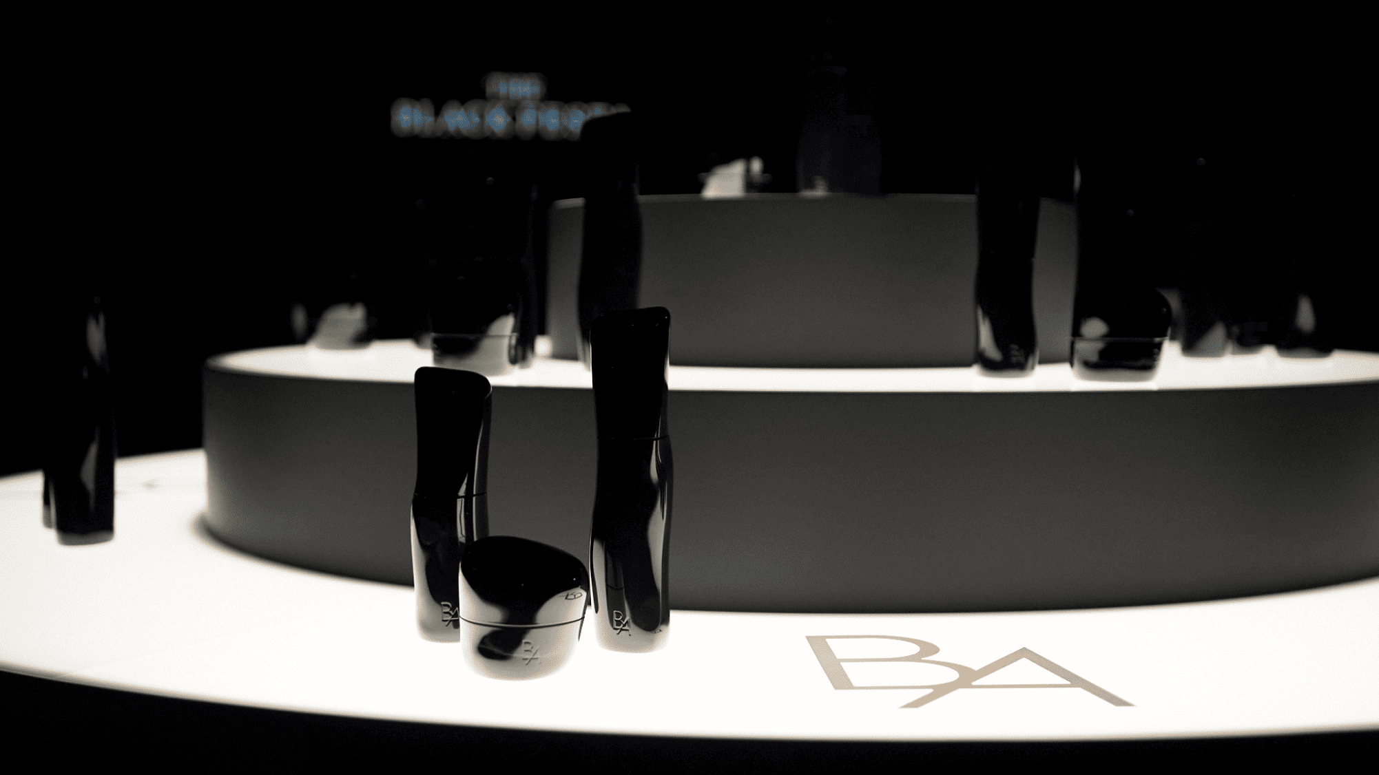 B.A 光とボトルの展示