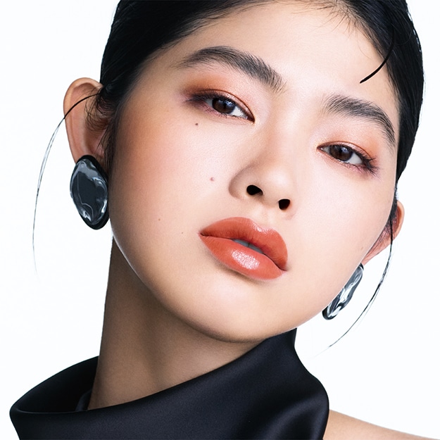 前向きな気配は、唇から始まる