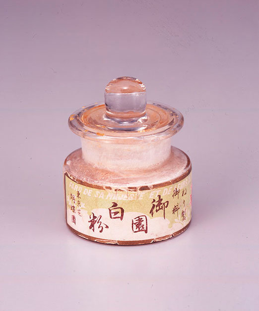 煉製御料御園白粉、胡蝶園、明治37年/1904発売。日本初の成分、使用感ともに問題のない無鉛白粉 (3362)