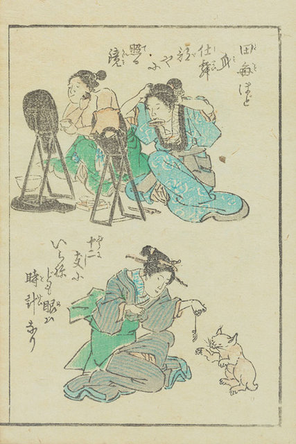 鏡を見ながら自分の手でおしろいを塗っている様子。庶民の鏡箱は黒一色の漆塗り(『神事行燈 三編』溪斎英泉画) (3601)