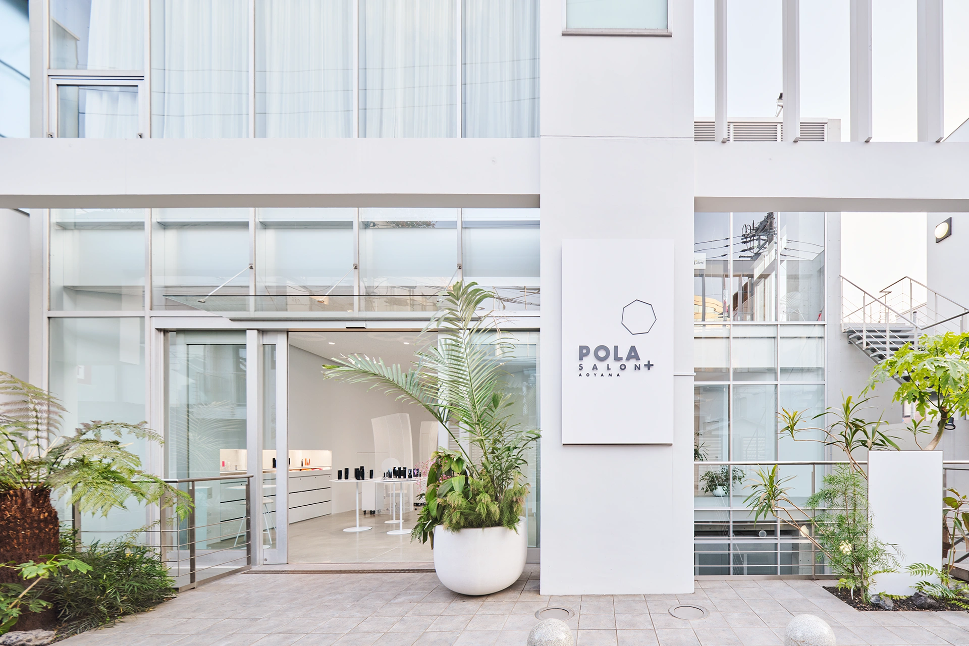 POLA SALON + AOYAMA